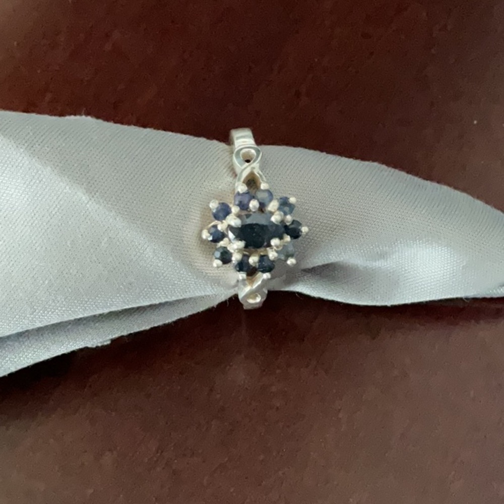 Elegant Silver and Black Onyx Floral Ring